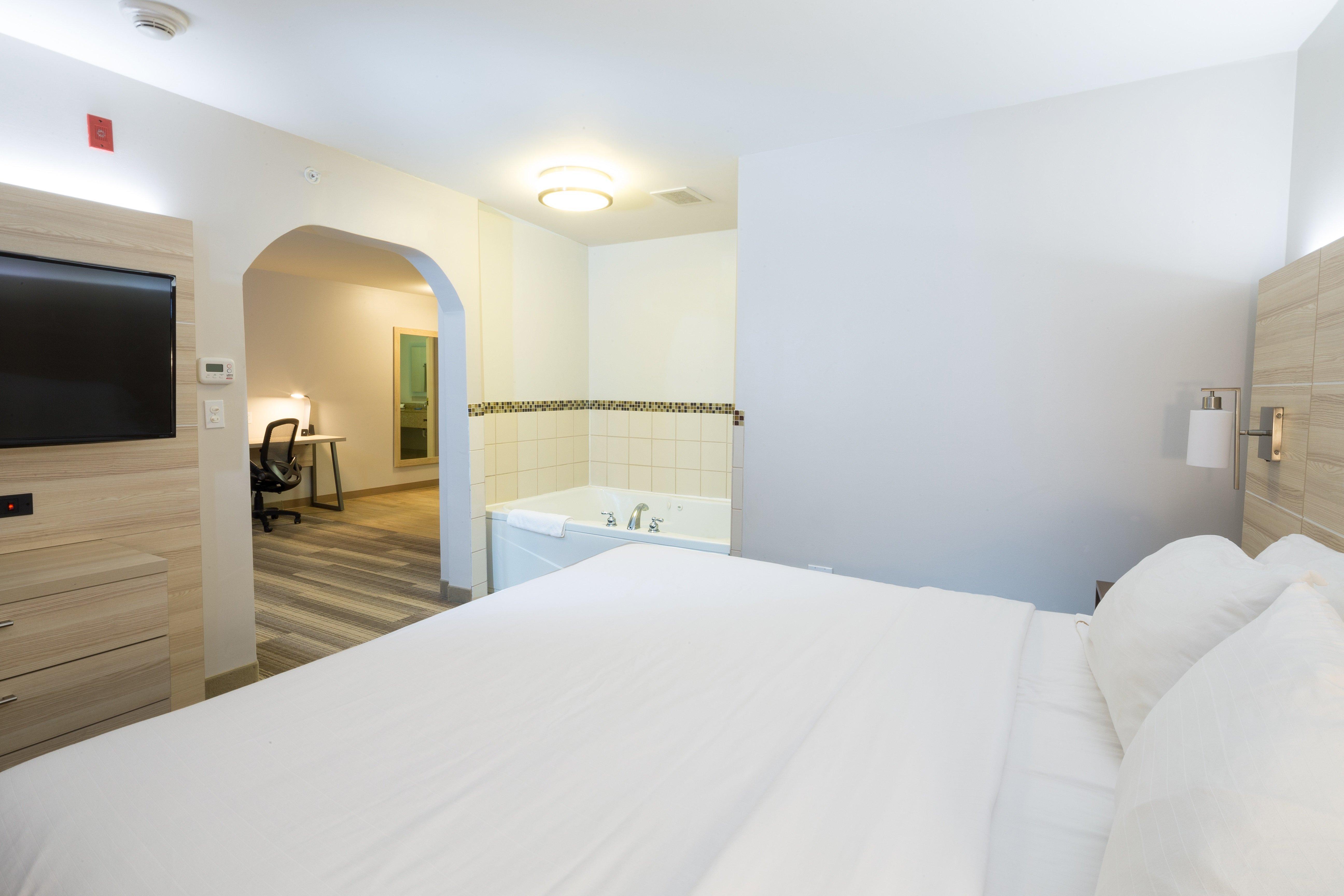 Holiday Inn Express Hotel & Suites Detroit-Utica By Ihg Exterior foto